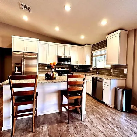 Mesa Oasis Private Pool Spacious! 10+ Guests 7 Beds New, Great Location! Exterior photo