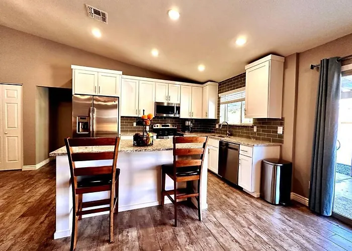 Mesa Oasis Private Pool Spacious! 10+ Guests 7 Beds New, Great Location!