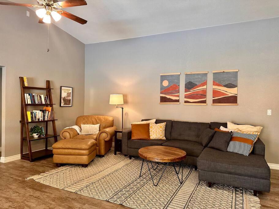 Oasis Private Pool Spacious! 10+ Guests 7 Beds New, Great Location! * Mesa