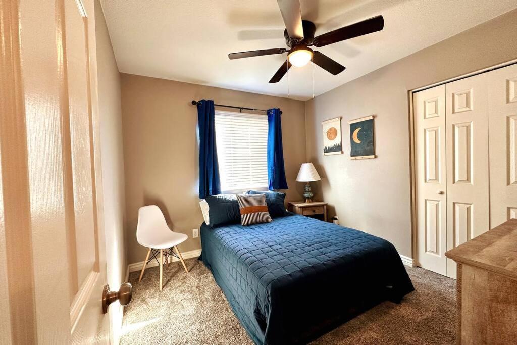 Oasis Private Pool Spacious! 10+ Guests 7 Beds New, Great Location! Mesa
