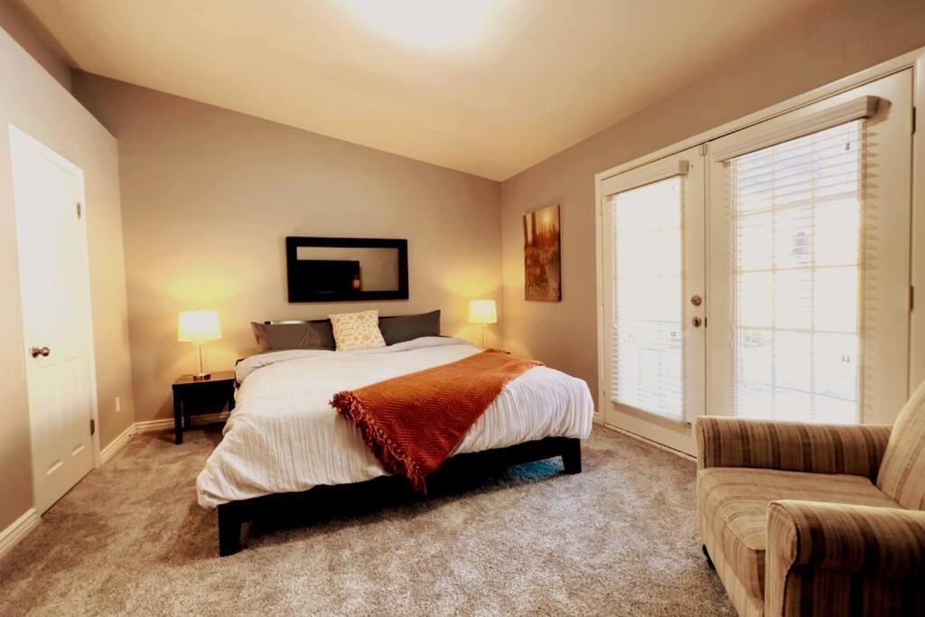 Oasis Private Pool Spacious! 10+ Guests 7 Beds New, Great Location! Mesa