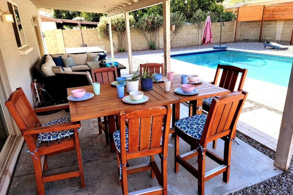 Oasis Private Pool Spacious! 10+ Guests 7 Beds New, Great Location! *