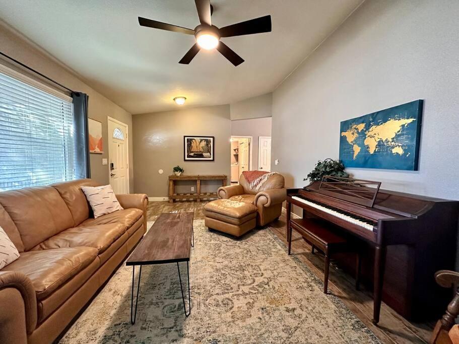 Oasis Private Pool Spacious! 10+ Guests 7 Beds New, Great Location! Mesa